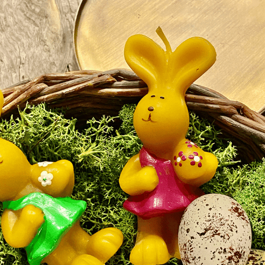 Zajko v sukni s vajíčkom